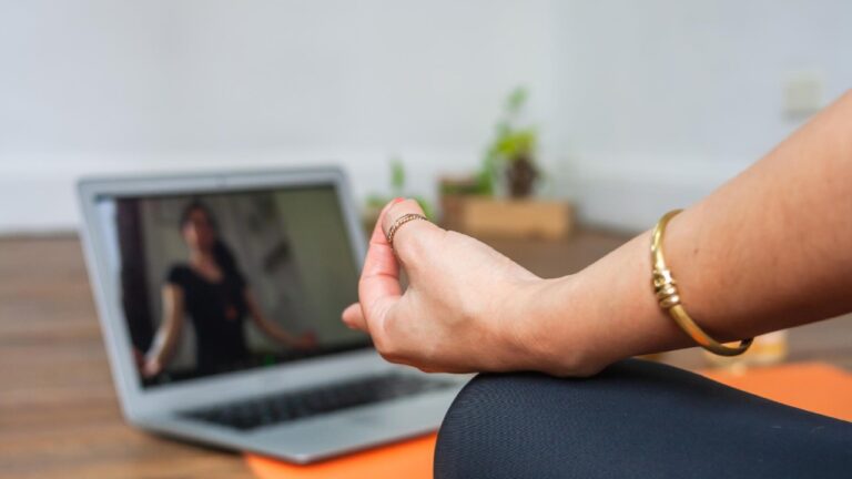 Reiki à distância funciona? Entenda como essa prática pode te ajudar - Reiki Terapia
